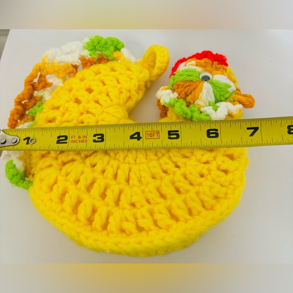 Vintage-Style Handmade Crochet Hen Potholder - Picture 6 of 7